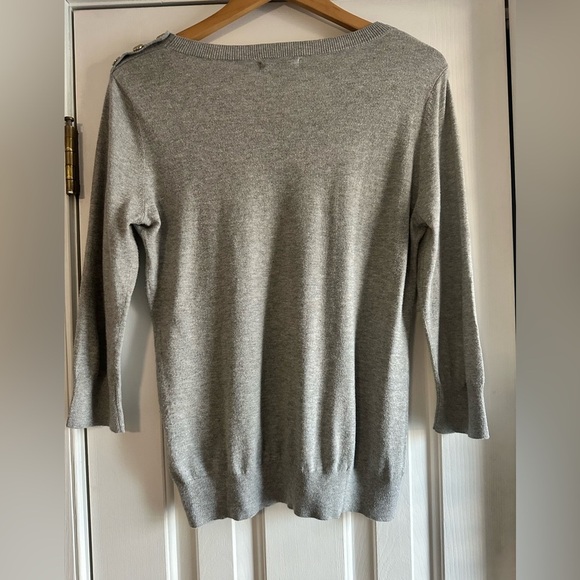 Banana Republic Gray Sweater 3/4 sleeve,with Button Detail on shoulders Sz M - Picture 2 of 10